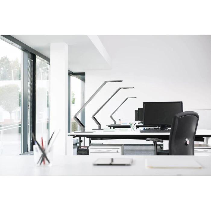 Luctra Schreibtischlampe Table Pro 2 Linear LED, Standfuß, Dimmbar, USB, Silber 10 Luctra Schreibtischlampe Table Pro 2 Linear LED, Standfuß, Dimmbar, USB, Silber – Bild 8